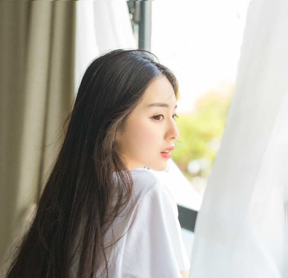 瘦子在叫嚣着减肥学霸在抱怨自己又考砸了土豪在皱着眉头哭穷生活就是这般虚伪！